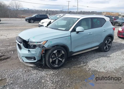 2019 Volvo Xc40 T5 Momentum z USA, uszkodzony, nr VIN YV4162UK8K2103729